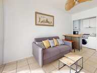 A LOUER - STUDIO MEUBLE situé PROCHE GARE avec PARKING et BALCON — photo 3