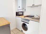 A LOUER - STUDIO MEUBLE situé PROCHE GARE avec PARKING et BALCON — photo 4
