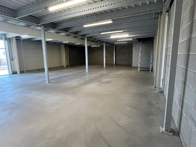 Local commercial environ 400m2 sur la commune de Davézieux — photo du bien
