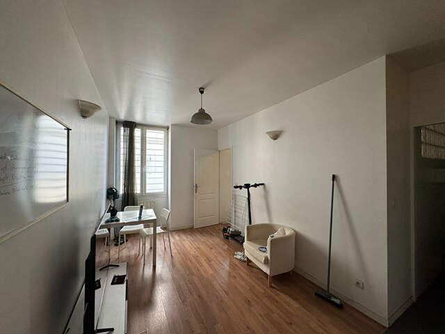 MAIRIE - 2 pièces avec cave Idéal investisseur ou primo-accédant — photo du bien