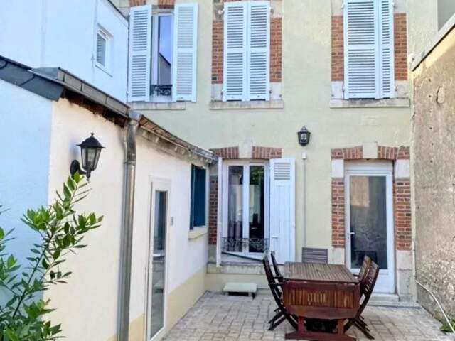 Maison de ville charmante à Orléans — photo du bien