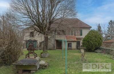 Maison à rénover avec jardin et grandes granges — photo du bien