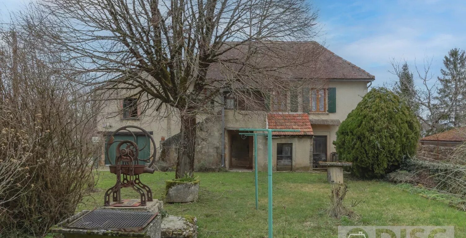 Maison à rénover avec jardin et grandes granges — photo 1
