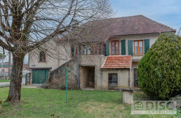 Maison à rénover avec jardin et grandes granges — photo 2
