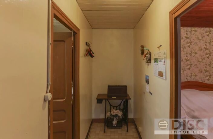 Maison à rénover avec jardin et grandes granges — photo 3
