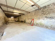 A LOUER ANCIEN CHAI DE 240M2 - SECTEUR SAINT VINCENT DE PAUL — photo 2