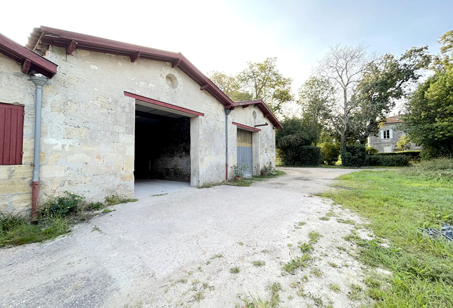 A LOUER ANCIEN CHAI DE 240M2 - SECTEUR SAINT VINCENT DE PAUL — photo 1