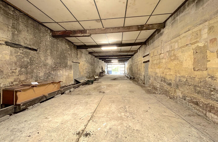 A LOUER ANCIEN CHAI DE 240M2 - SECTEUR SAINT VINCENT DE PAUL — photo 3