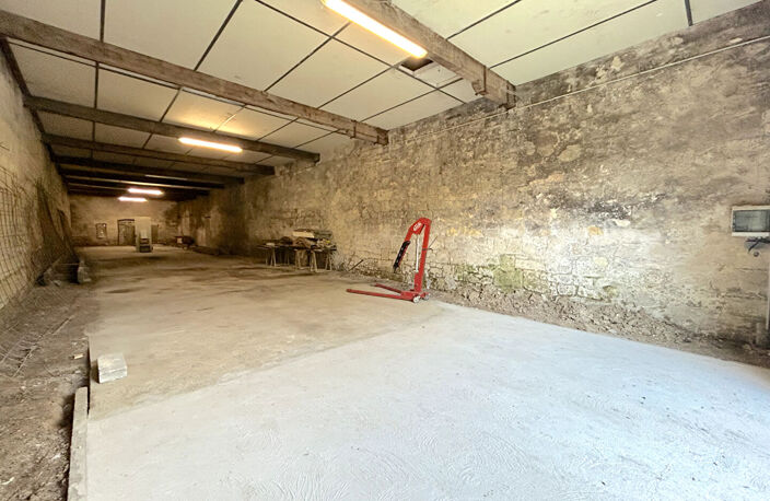 A LOUER ANCIEN CHAI DE 240M2 - SECTEUR SAINT VINCENT DE PAUL — photo 5