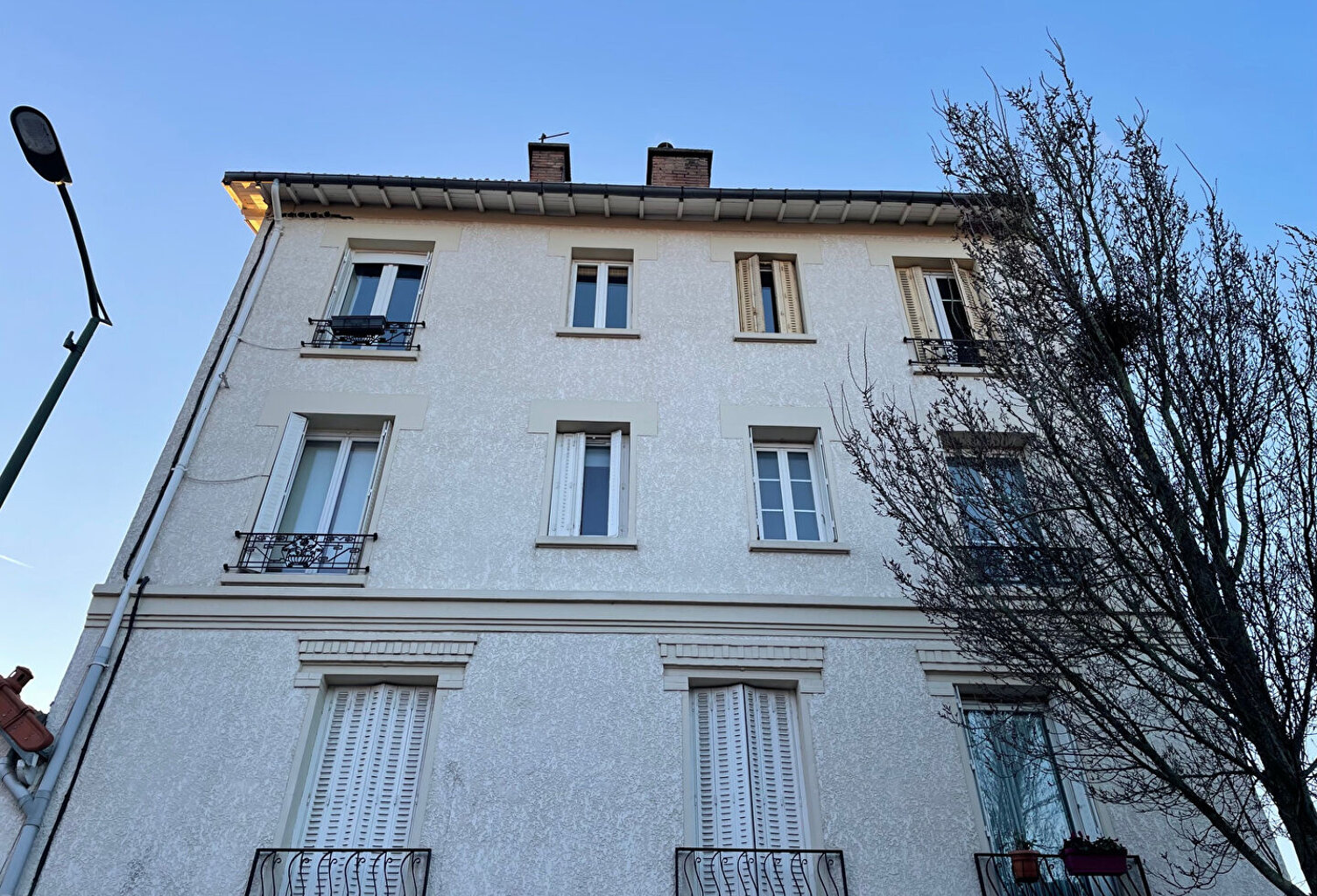 Studio au calme en rez-de-chaussée sur cour d'une copropriété bien entretenue des années 30. — photo 1