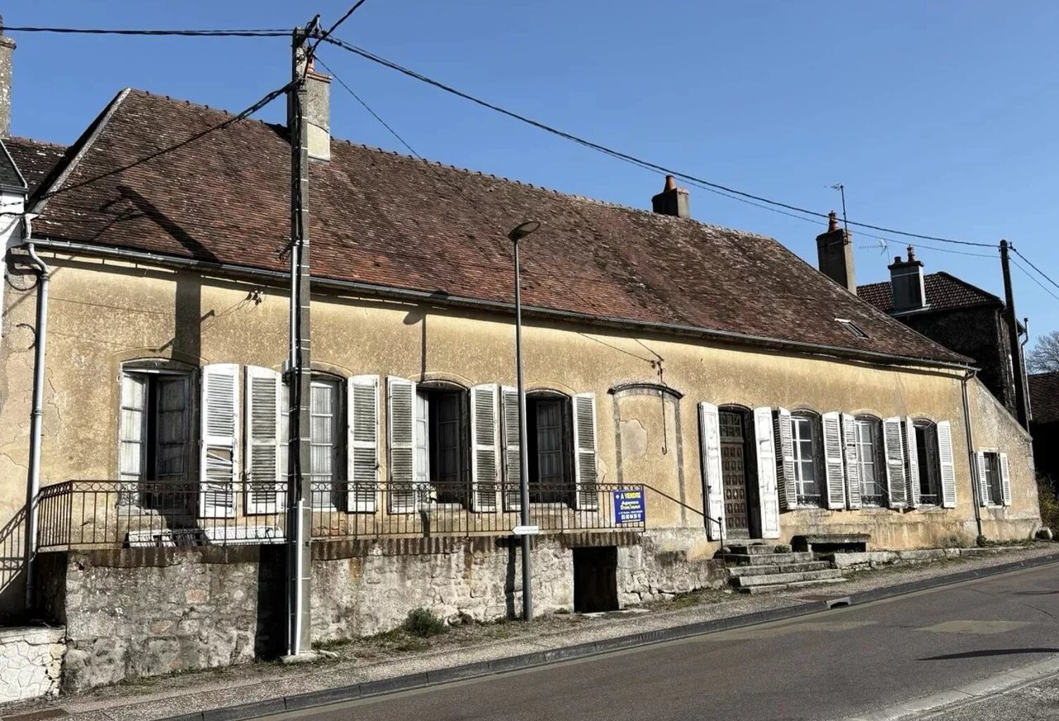 Maison de village avec cheminée à La Roche-en-Brenil — photo 1