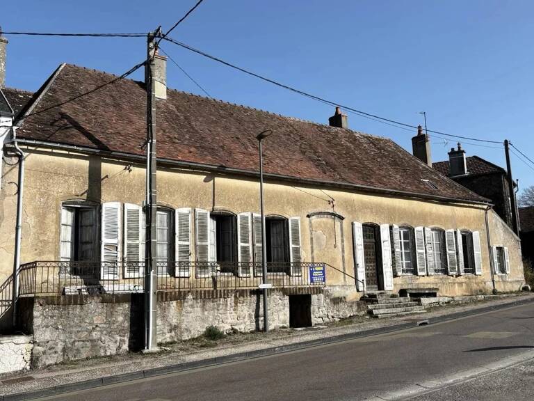 Maison de village avec cheminée à La Roche-en-Brenil — photo 1