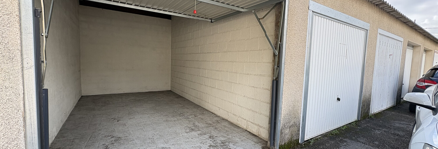 Garage   m² à louer à Aubagne (13400)
