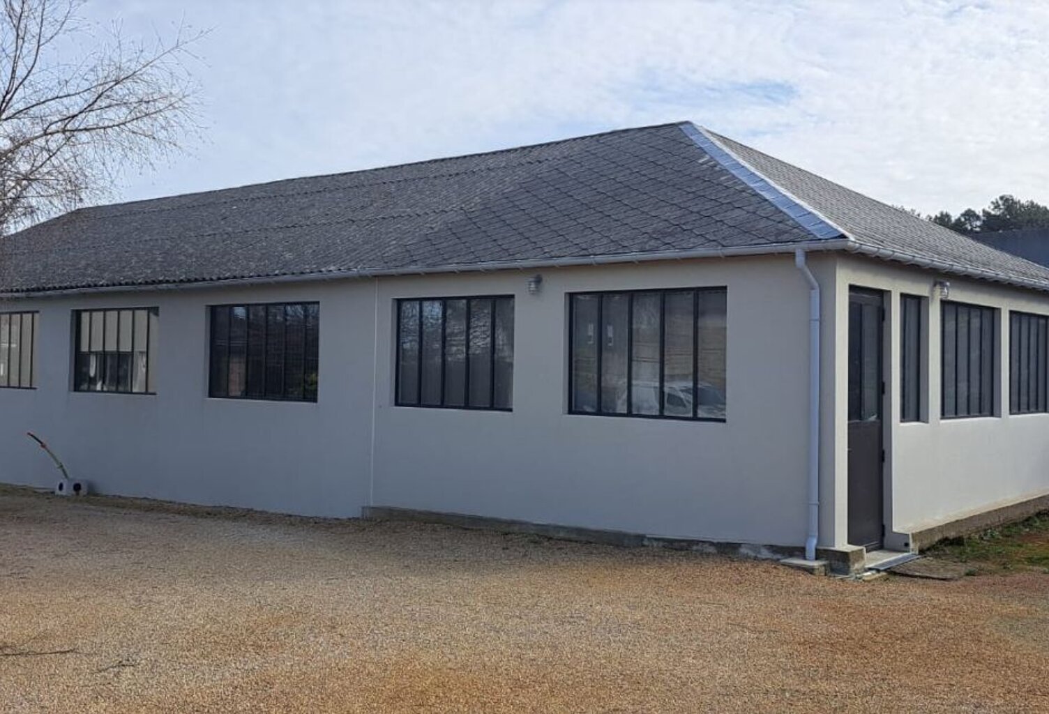 Maison Bâtiment en parfait état — photo 1