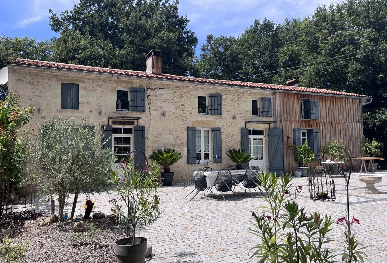 33720 - GUILLOS - 30mn de BORDEAUX - MAGNIFIQUE PROPRIETE AVEC MAISON EN PIERRE ET 1 HA DE PARC PAYSAGER — photo 1