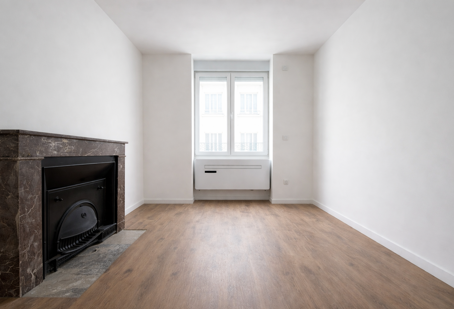 Gratte-Ciel   Petit appartement T3 traversant Est/Ouest réno — photo 1