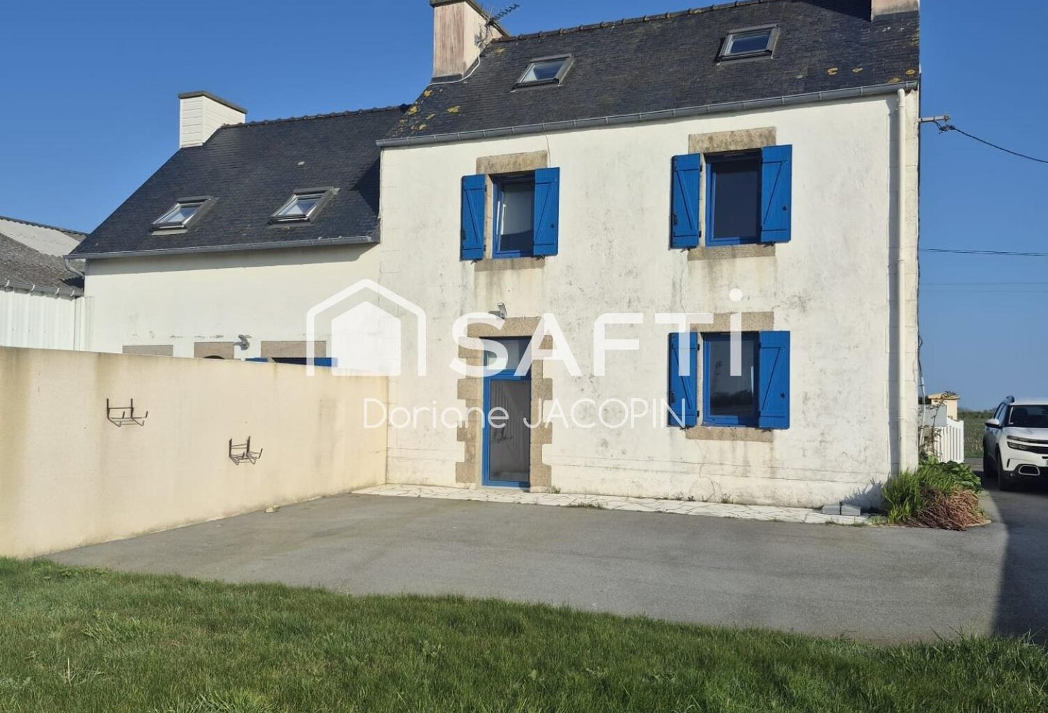 Ensemble immobilier de 130 m2, en campagne, proche de la mer. — photo 1