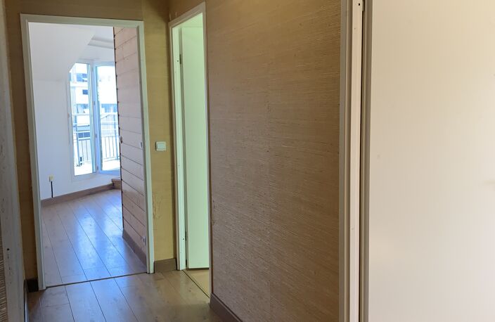 Appartement 3 pièces avec terrasse et parking — photo 2