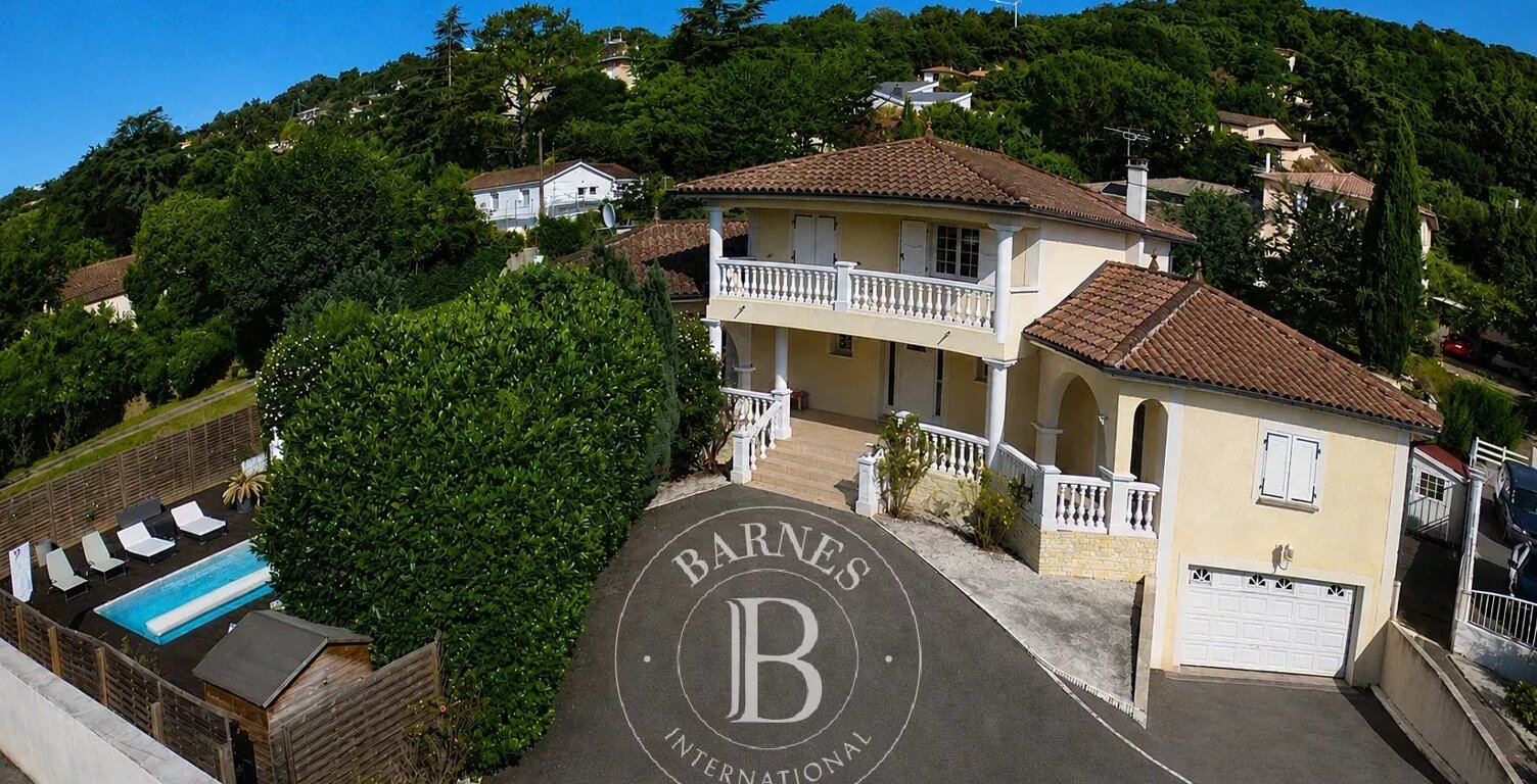 NEYRON - Maison de 200 m² environ - 5 chambres - Jardin de 1052m² environ - Piscine - Terrain de pétanque — photo 1