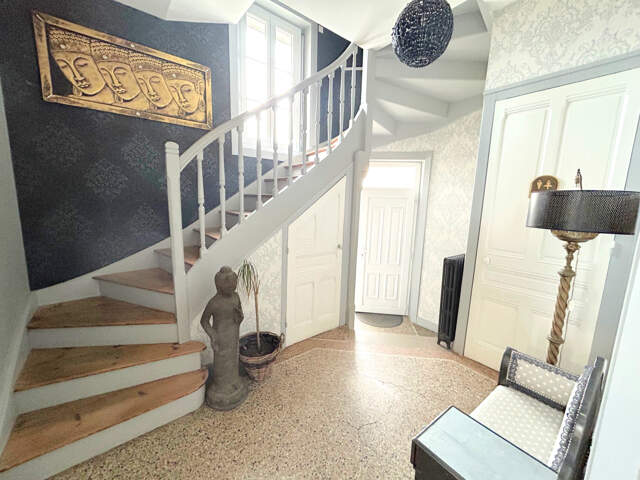 VEAUCHE CENTRE BELLE MAISON AVEC GRAND TERRAIN PLAT — photo du bien