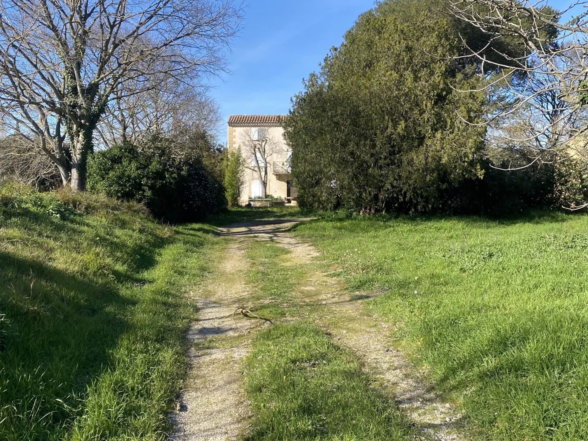 Maison 6 pièces 228 m² · à Grans · 228 m² · 695 000 €