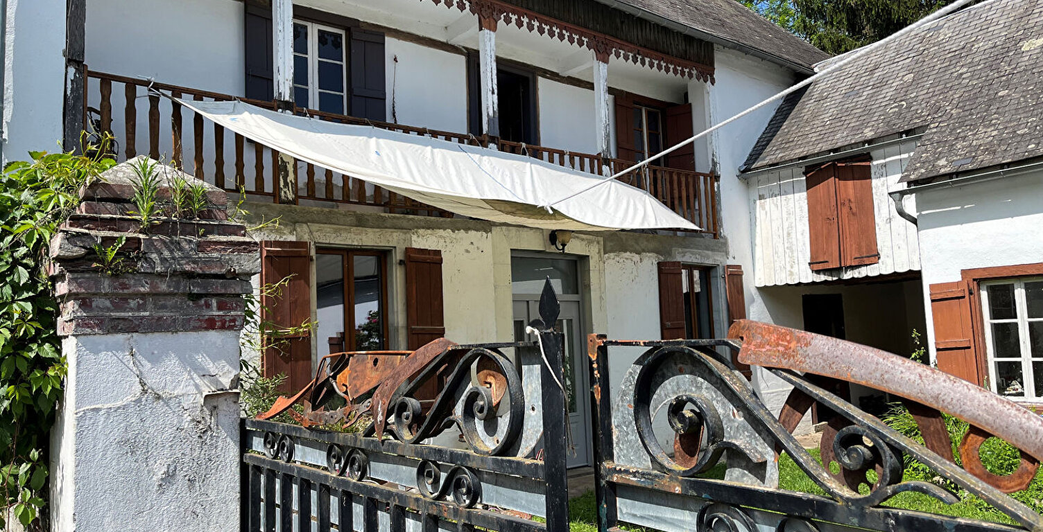 Maison de village à rénover, 80 m² avec dépendances et terrain. — photo 1