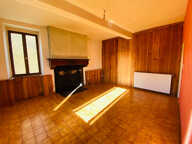 Maison de village à rénover, 80 m² avec dépendances et terrain. — photo 2