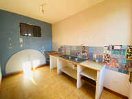 Maison de village à rénover, 80 m² avec dépendances et terrain. — photo 3
