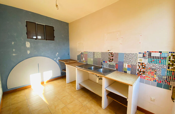 Maison de village à rénover, 80 m² avec dépendances et terrain. — photo 3