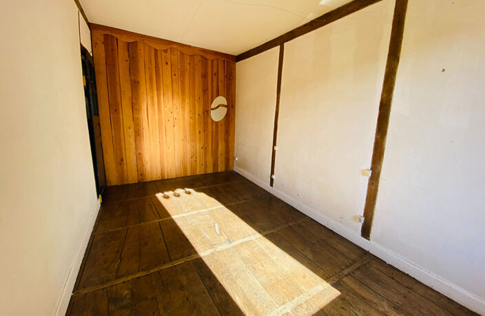 Maison de village à rénover, 80 m² avec dépendances et terrain. — photo 5
