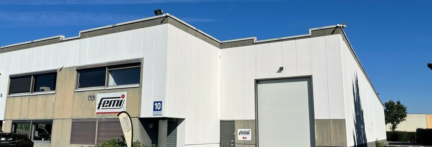 Commerce  434 m² à louer à Décines-Charpieu (69150)