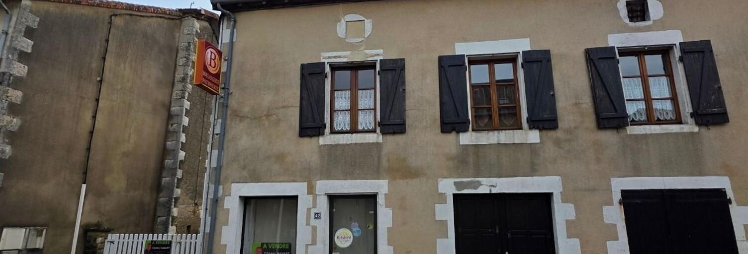 Immeuble  182 m² à vendre à Persac (86320)