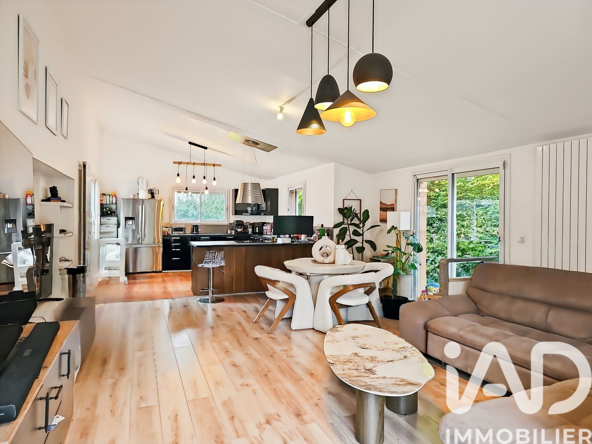 Brie-Comte-Robert - 185m² - 9p. - 7ch.