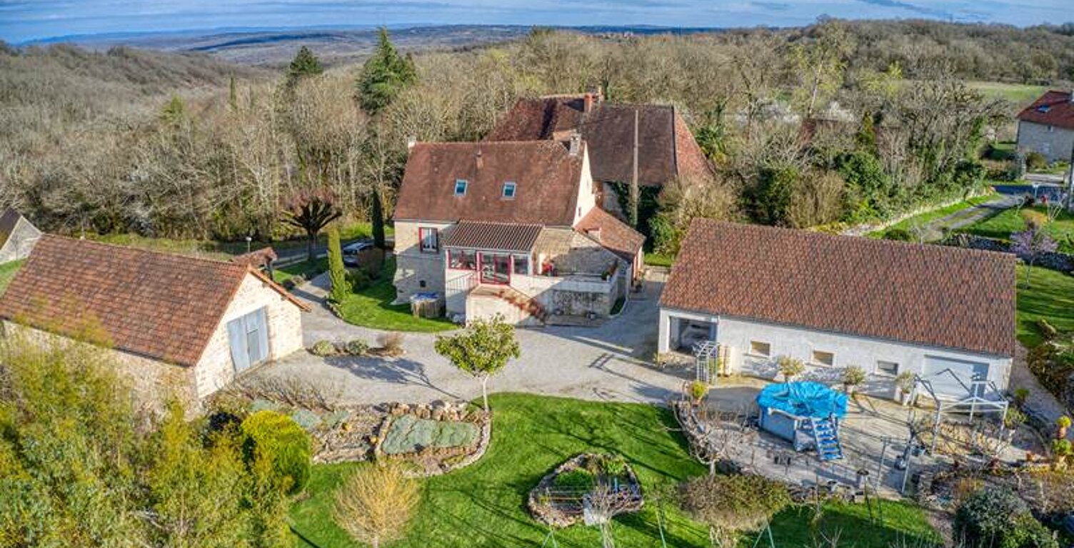 Maison en pierre de 5 pièces principales — photo 1