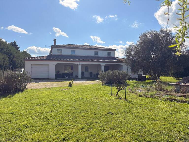 Maison spacieuse, grand terrain de 2830 m2, 3 chambres, garage — photo 1