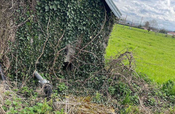 Terres agricoles avec puit et pompe — photo 2