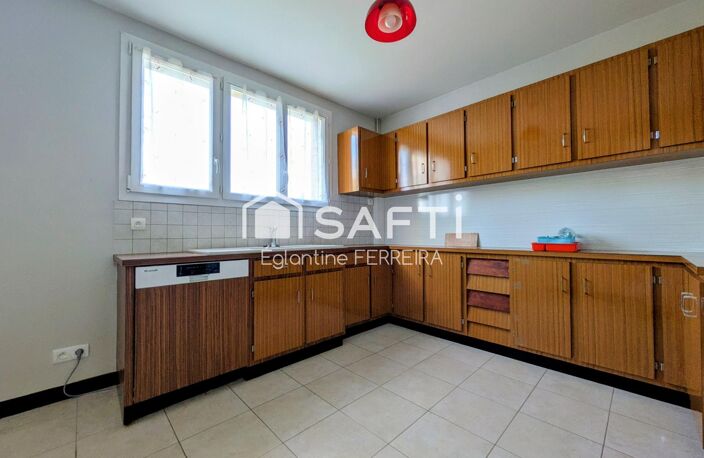CHATEAUROUX, APPARTEMENT T3 AVEC BALCON, GARAGE ET CAVE — photo 4