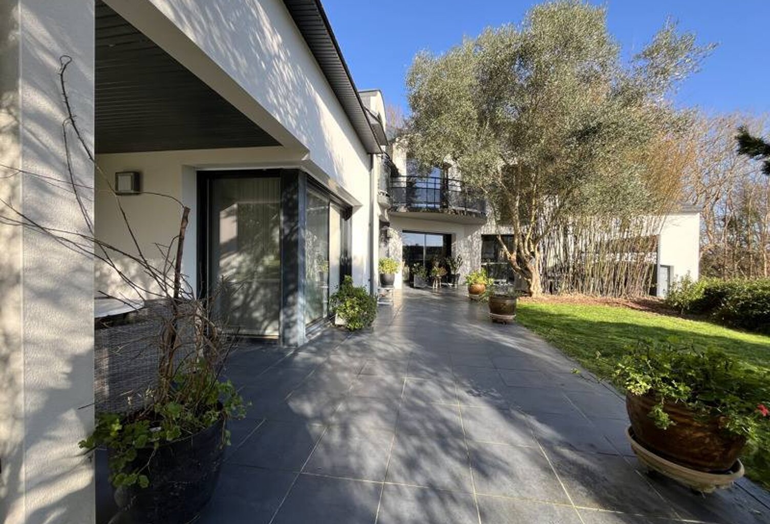 Contemporaine de 7 pièces principales — photo 1