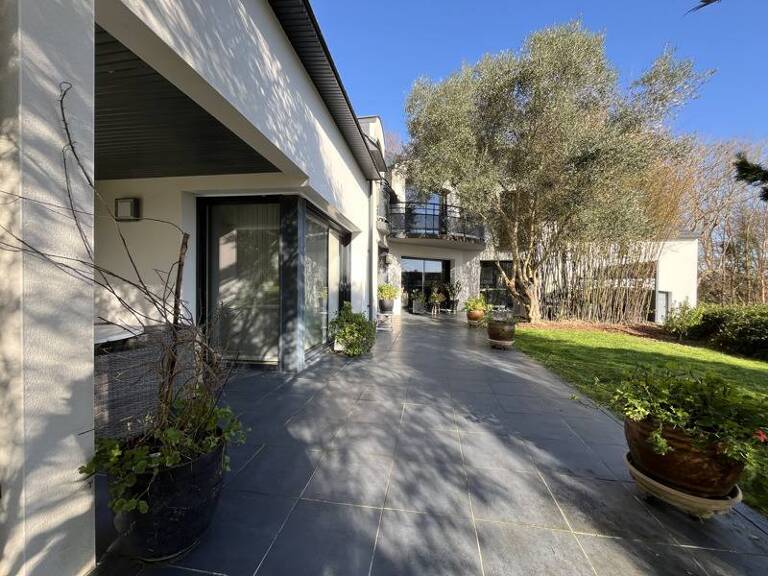 Contemporaine de 7 pièces principales — photo 1