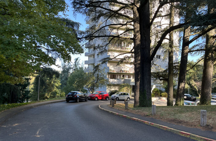 RESIDENCE LE SEQUOIA - APPARTEMENT 100 M2 AVEC GARAGE ET PARKING — photo 2