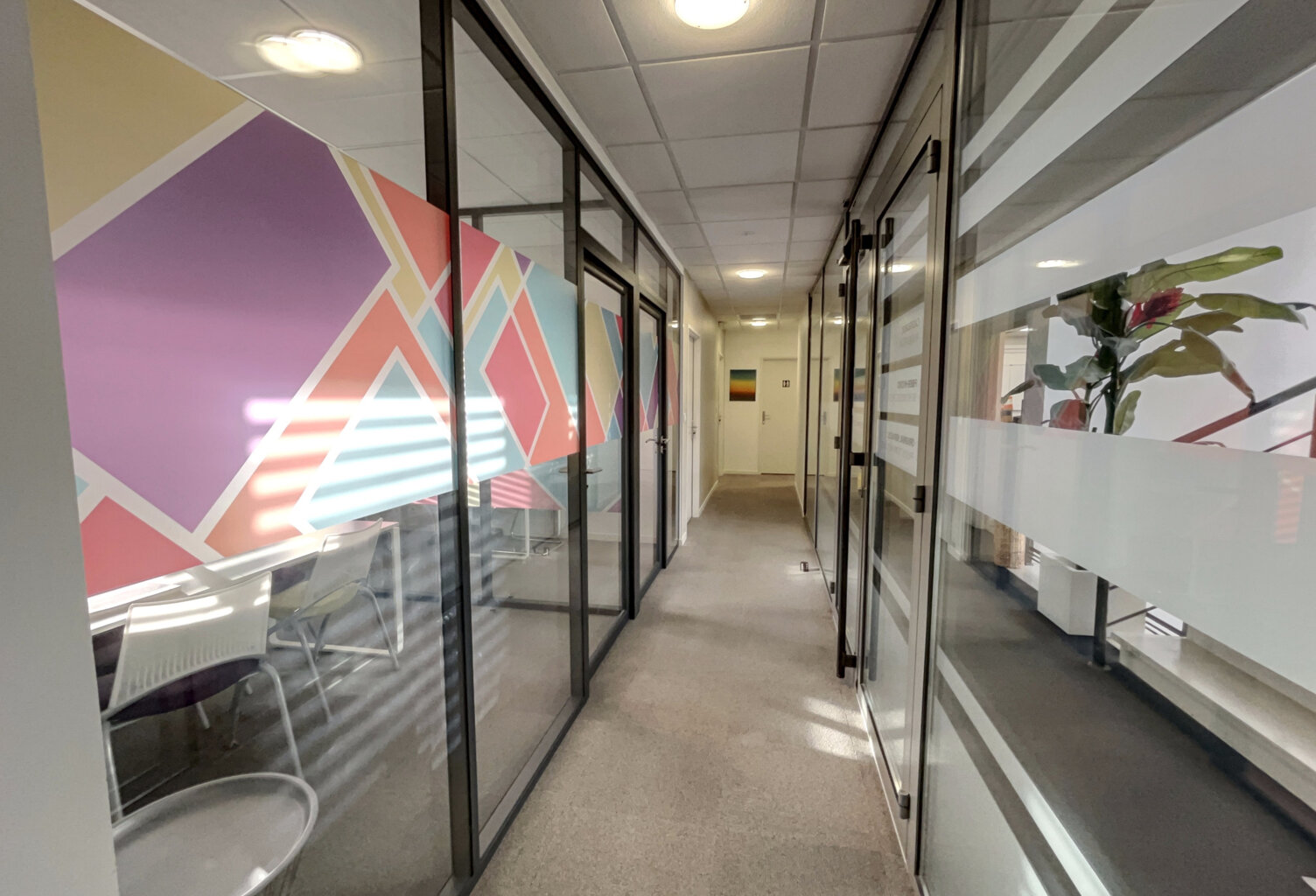 BUREAUX À LOUER AVEC PARKINGS — photo 1