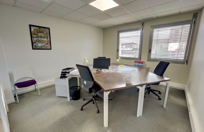 BUREAUX À LOUER AVEC PARKINGS — photo 4