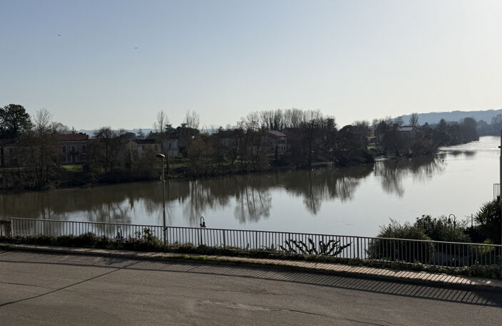 Centre ville CLAIRAC - Vue sur le Lot — photo 2