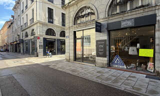 Commerce  161 m² à louer à Grenoble (38000)