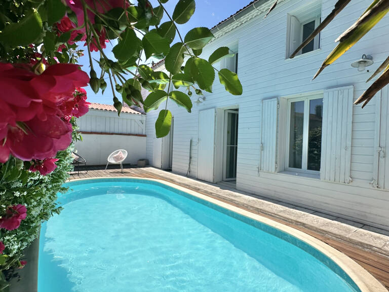 Maison familiale avec piscine à 2 km de la plage -  Quartier — photo 1