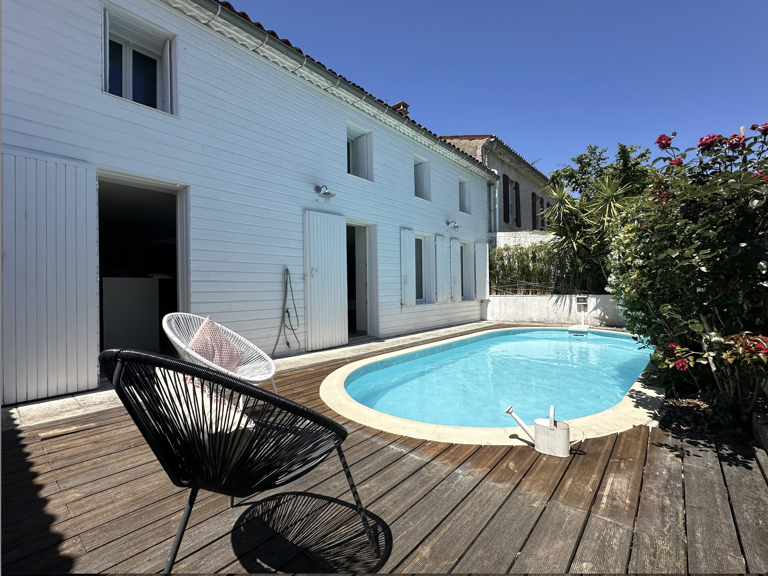 Maison familiale avec piscine à 2 km de la plage -  Quartier — photo 1