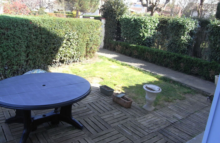 MAISON DE VILLE A REDÉCORER AVEC JARDIN CLOS ET GARAGE — photo 3