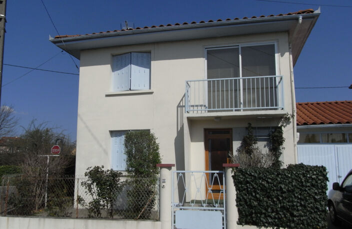 MAISON DE VILLE A REDÉCORER AVEC JARDIN CLOS ET GARAGE — photo 5