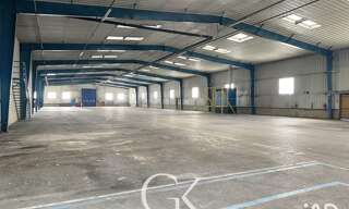 Commerce  9839 m² à vendre à Saint-André-le-Gaz (38490)
