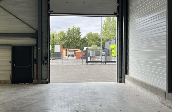 Location Local d'activités 300 m&sup2; — photo 3